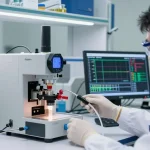 Argon Gasdetektor im Einsatz zur genauen Gasmessung in professionellem Labor.